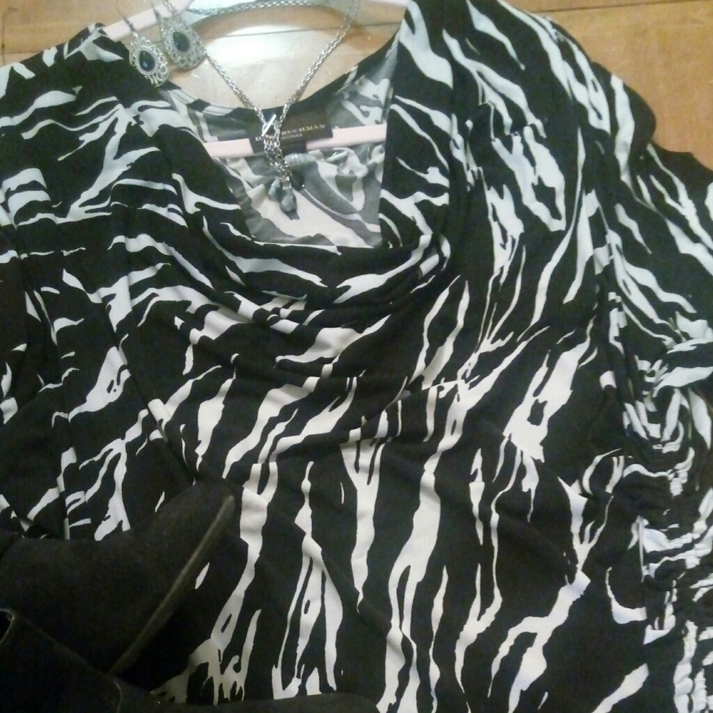 Women's black/white animal print blouse, 3x